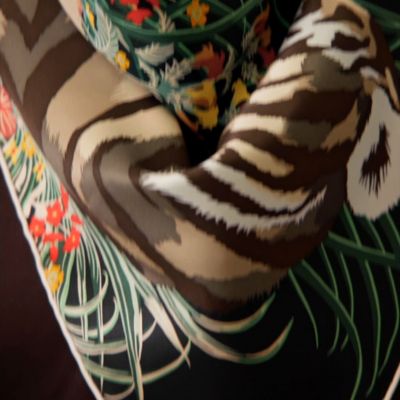 View: video, Tyger Tyger scarf 70